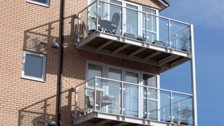 flying-freehold flat